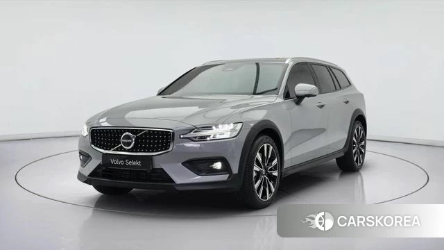 Volvo V60 Cross-Country 2nd Generation 2024 Серебристо-серый из Кореи