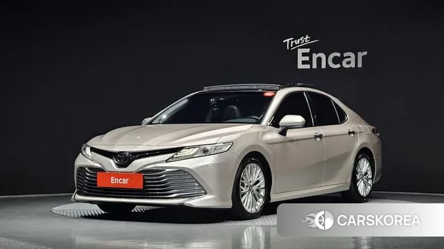 Toyota Camry (XV70) 2019 Жемчужный цвет из Кореи