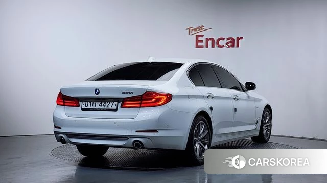 BMW 5 Series (G30) 2018 Белый из Кореи