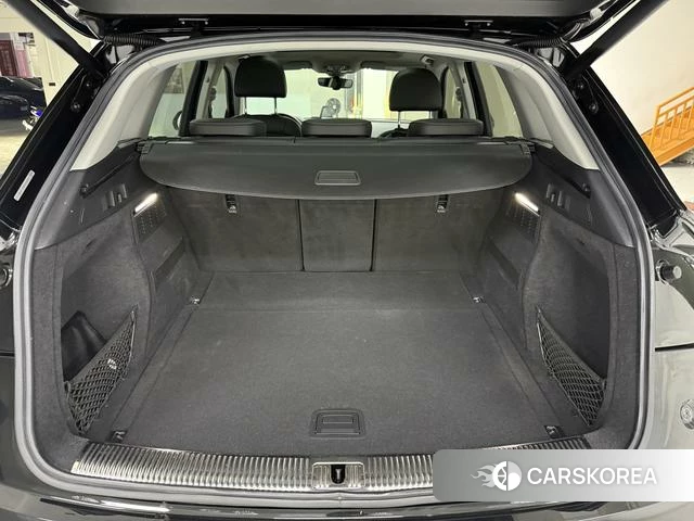 Audi Q5L 2021 Черный из Китая