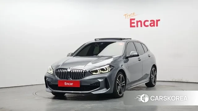 BMW 1 Series (F40) 2022 Серебристо-серый из Кореи