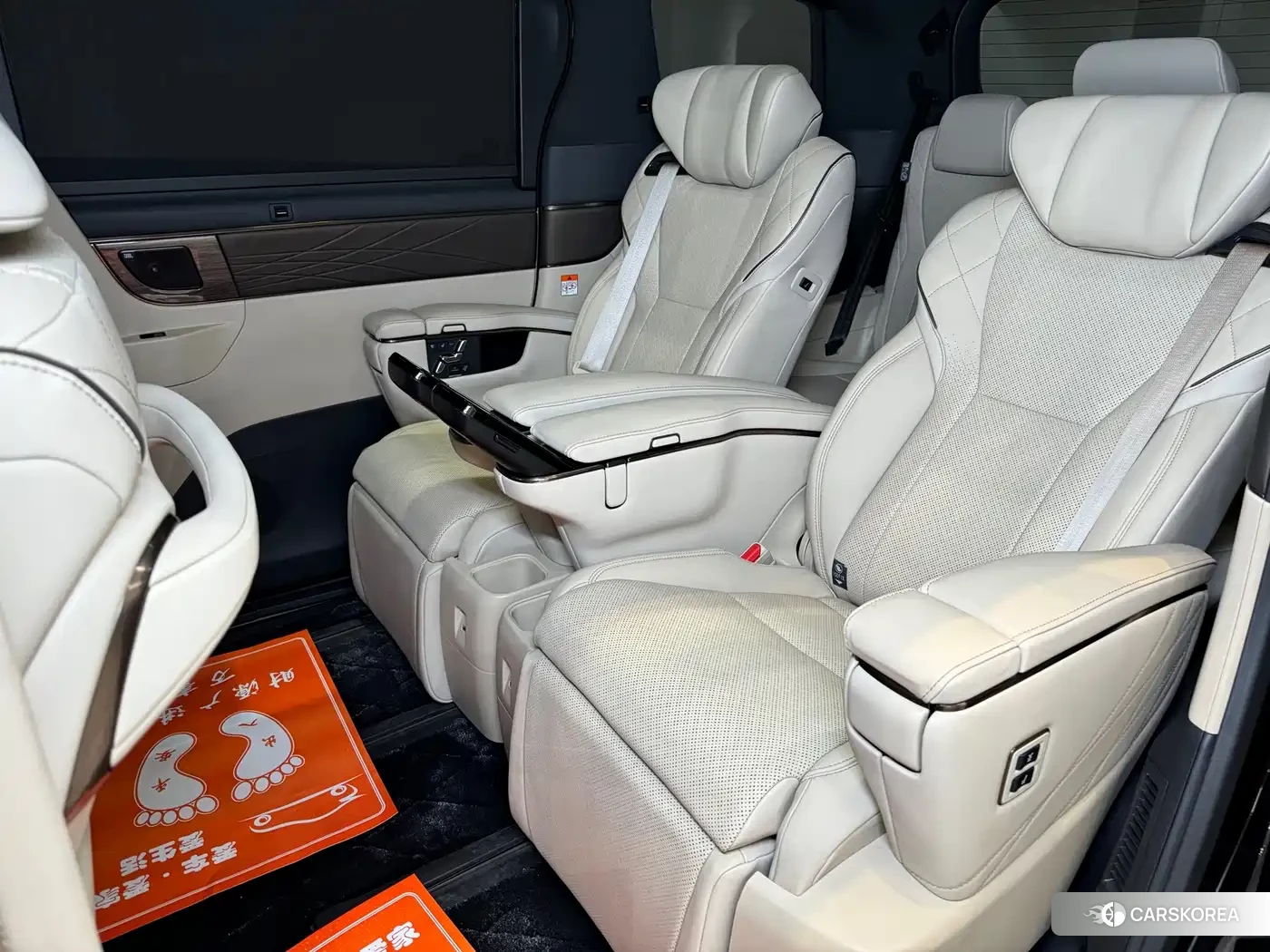 Toyota Vellfire 2023 Черный из Китая