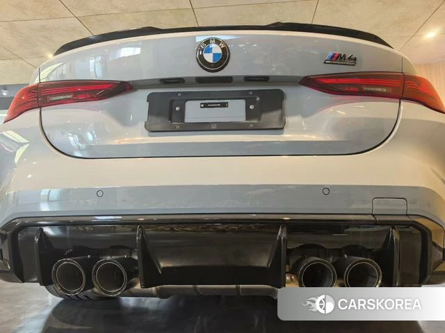 BMW M4 2025 Серебристо-серый из Китая