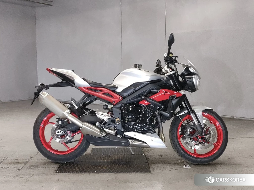Проданный Triumph STREET TRIPLE RX 2015 из Японии, фото 2
