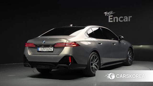BMW 5 Series (G60) 2025 Песочный из Кореи