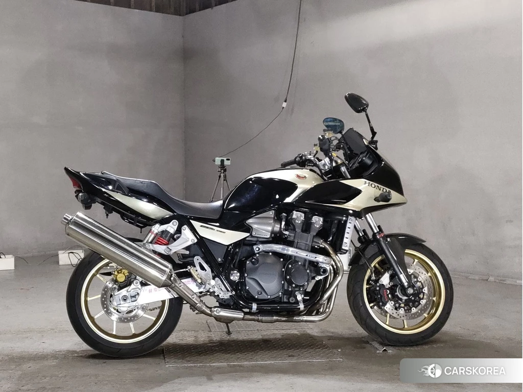 Проданный Honda CB1300SF BOLDOR 2013 из Японии, фото 2