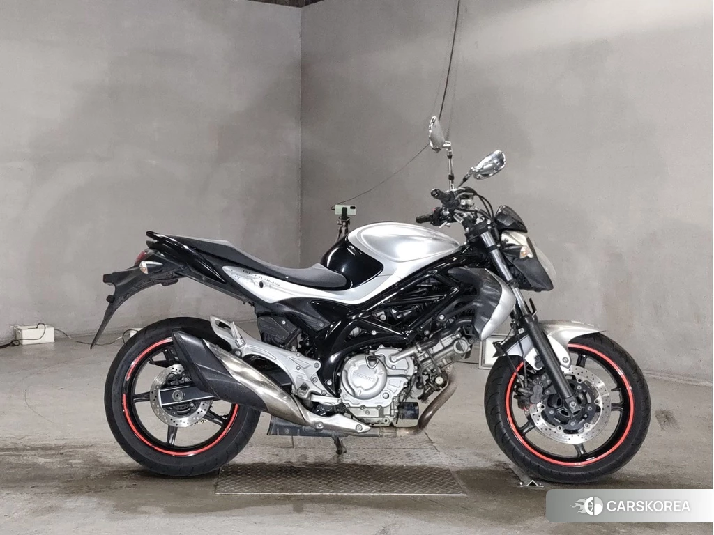 Проданный Suzuki GLADIUS 400 2011 из Японии