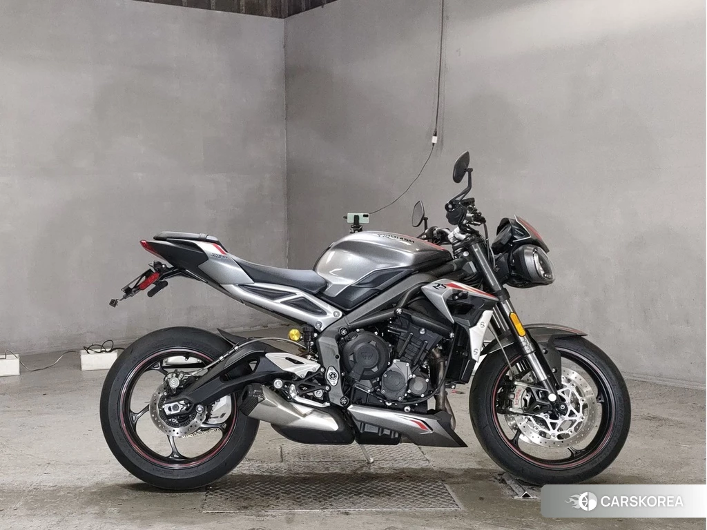 Проданный Triumph STREET TRIPLE 765 RS 2021 из Японии