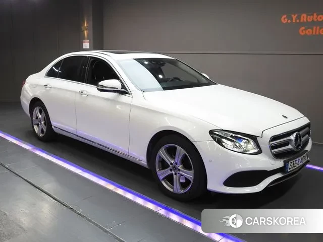 Mercedes-Benz E-Class W213 2018 Белый из Кореи