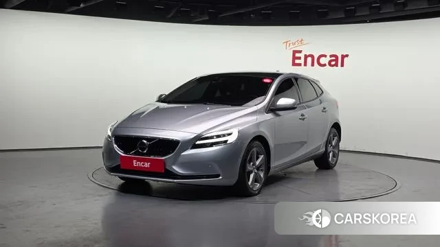 Volvo V40 2018 Серебряный из Кореи
