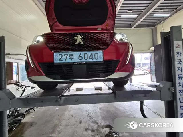 Peugeot e-2008 second generation 2023 Красный из Кореи