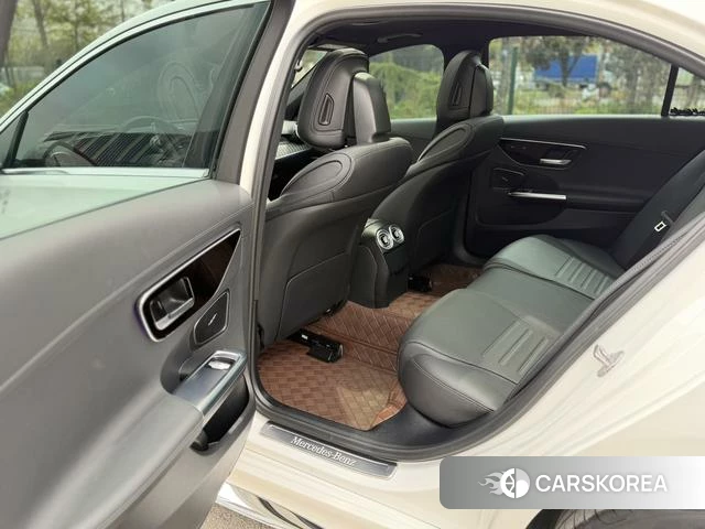 Mercedes-Benz Class C 2023 Белый из Китая