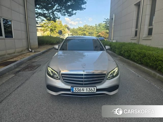 Mercedes-Benz E-Class W213 2018 Серебряный из Кореи
