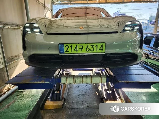 Porsche Taycan 2021 Серебристо-серый из Кореи