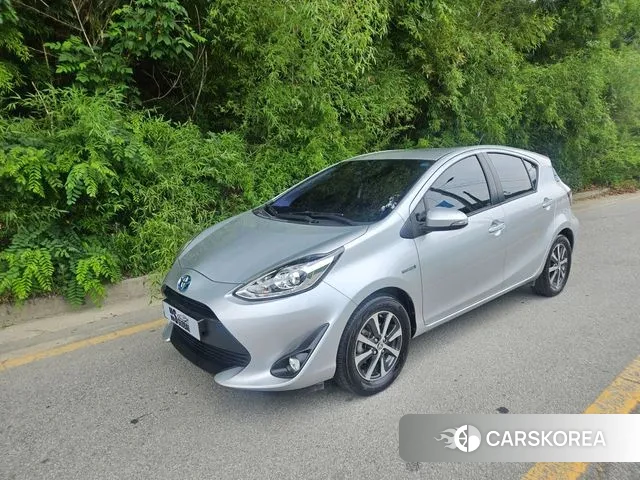 Toyota Prius C 2018 Серебряный из Кореи