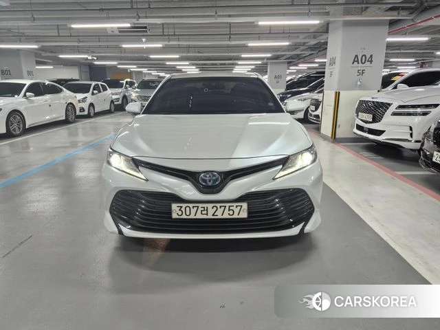 Toyota Camry (XV70) 2019 Белый из Кореи