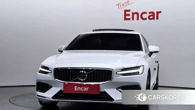 Volvo S60 3rd generation 2021 Белый из Кореи