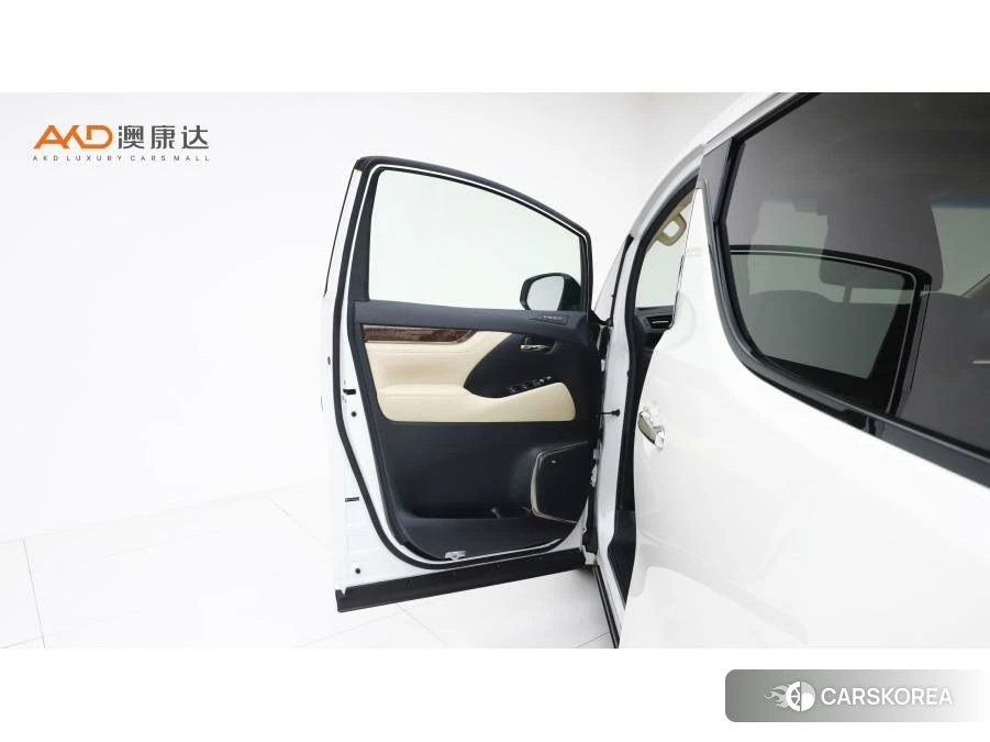 Toyota Elfa 2020 Белый из Китая