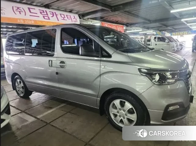 Hyundai The New Grand Starex 2020 Серебристо-серый из Кореи