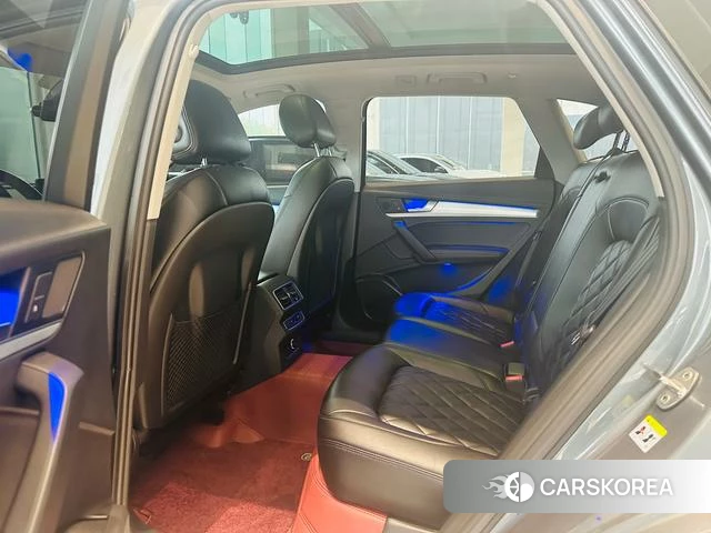 Audi Q5L 2021 Черный из Китая