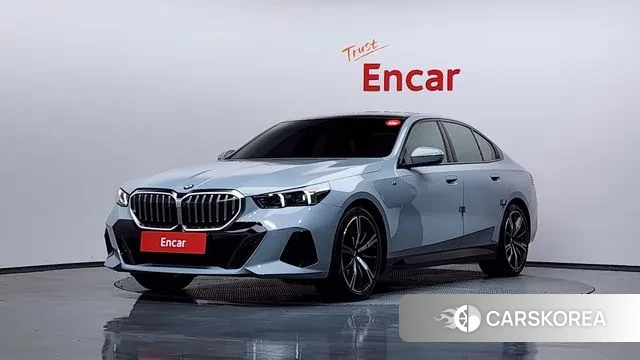 BMW 5 Series (G60) 2023 Светло-серебряный цвет из Кореи