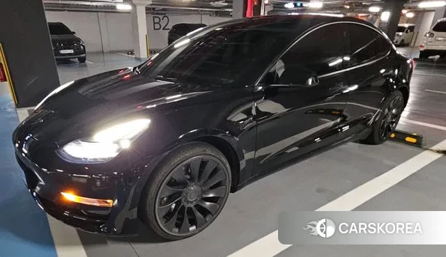 Tesla Model 3 2022 Черный из Кореи