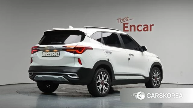 Kia Seltos 2022 Белый из Кореи
