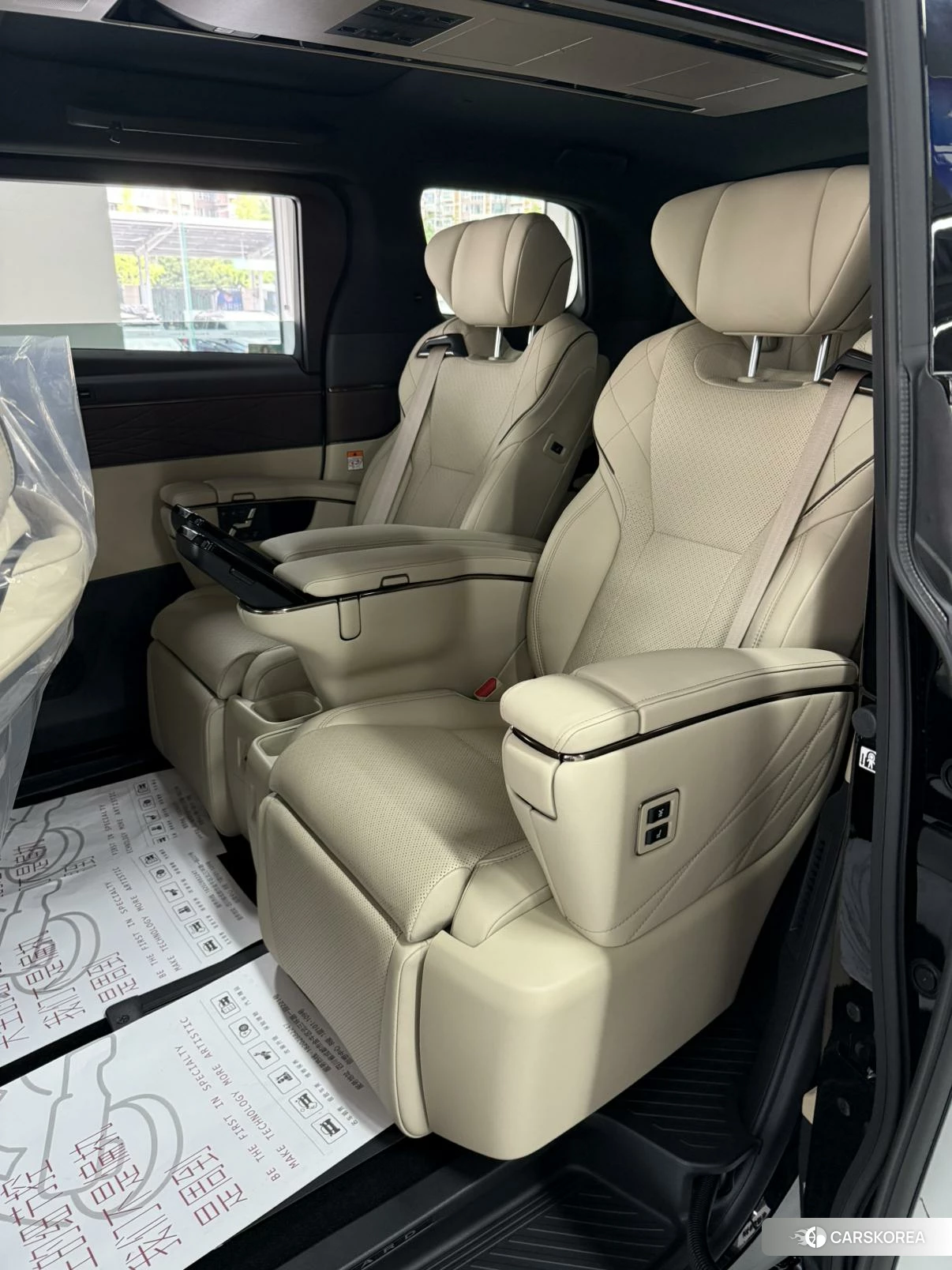 Toyota Elfa 2025 Черный из Китая