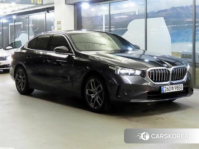 BMW 5 Series (G60) 2024 Серый из Кореи