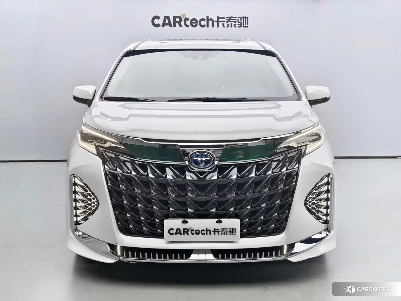 Toyota Sienna 2024 Белый из Китая