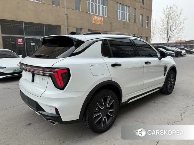 Lynk 01 2024 Белый из Китая