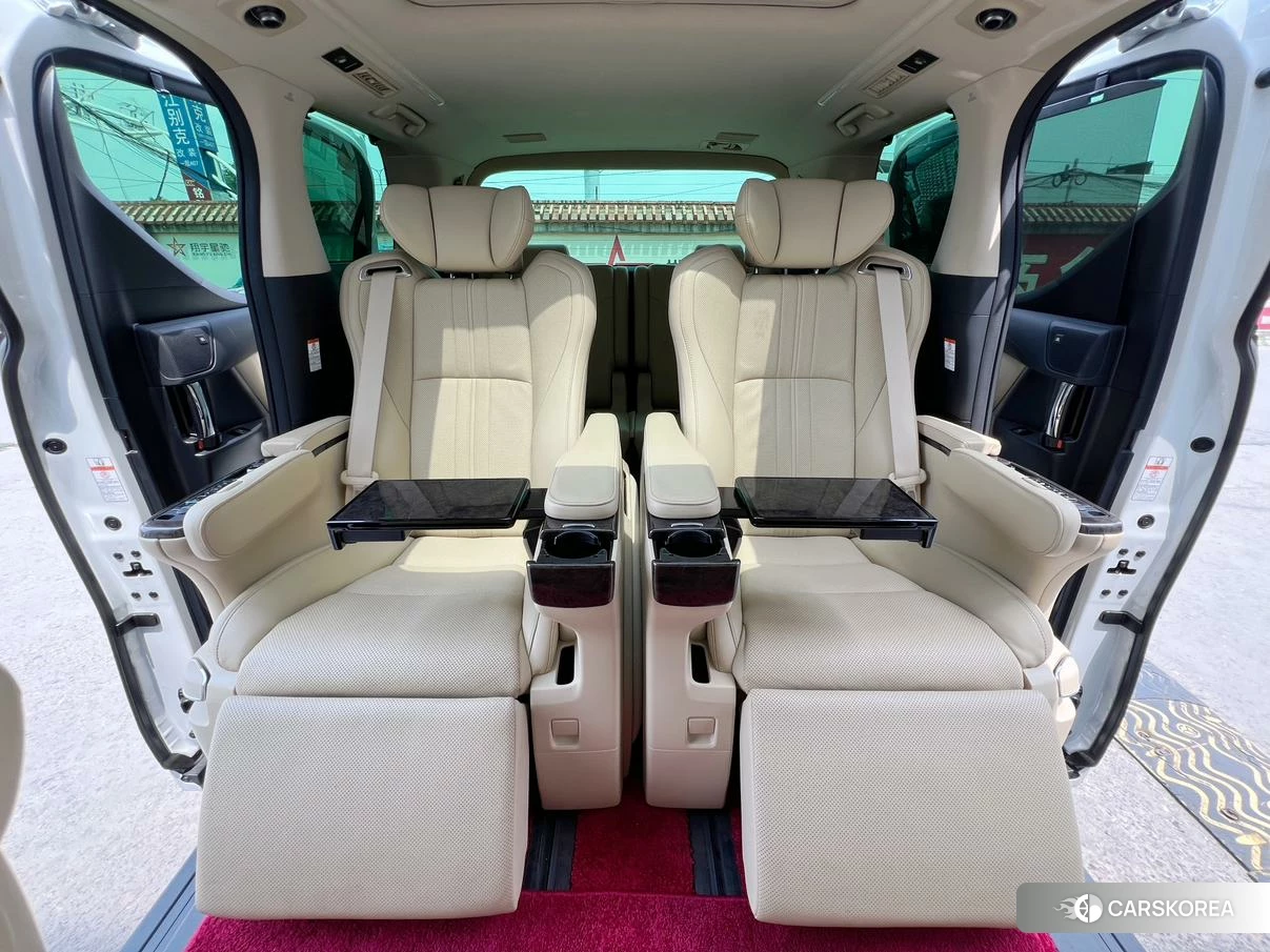 Toyota Elfa 2020 Белый из Китая