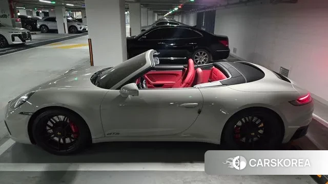 Porsche 911(992) 2023 Серебристо-серый из Кореи