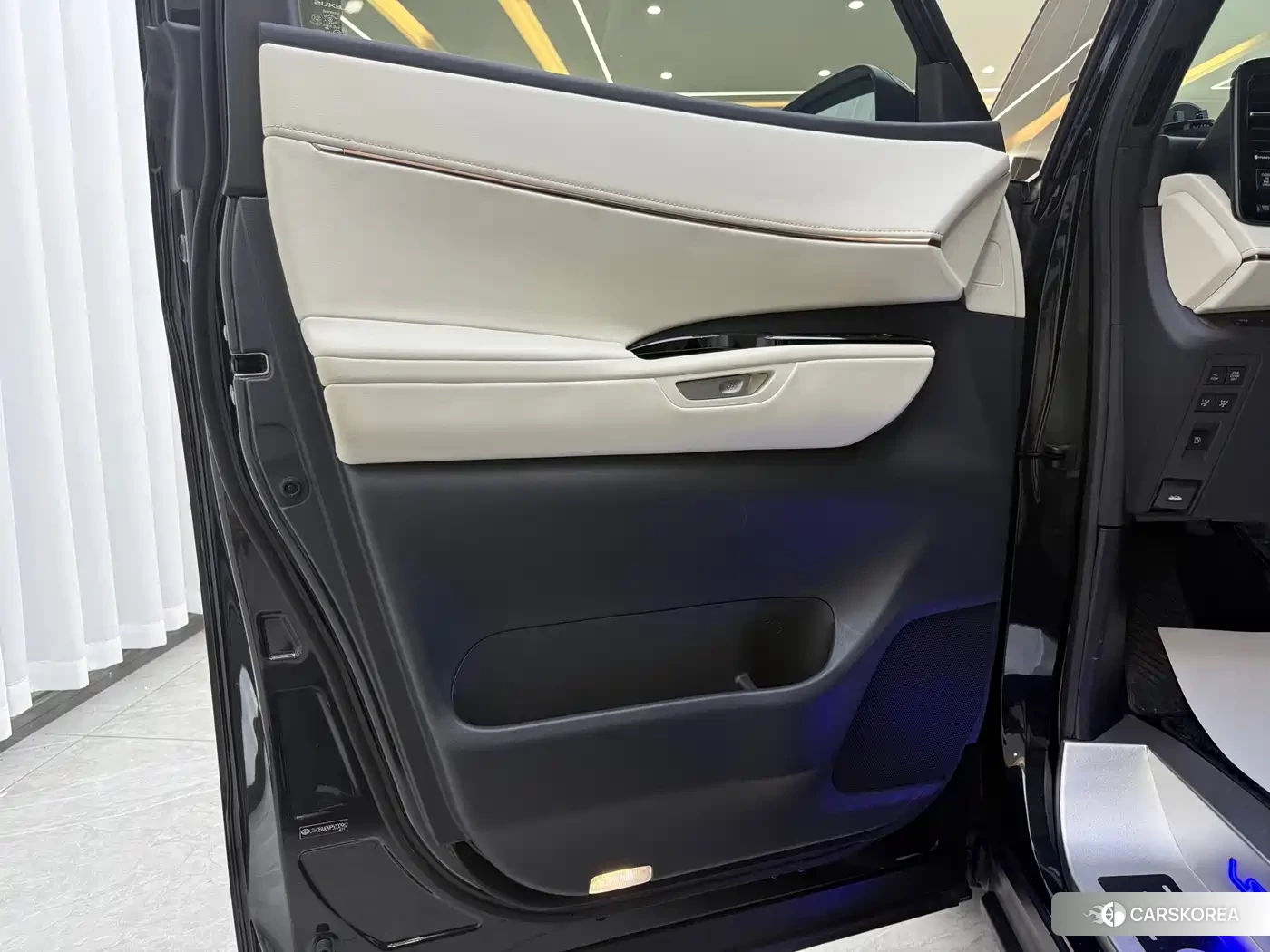 Lexus LM 2023 Черный из Китая