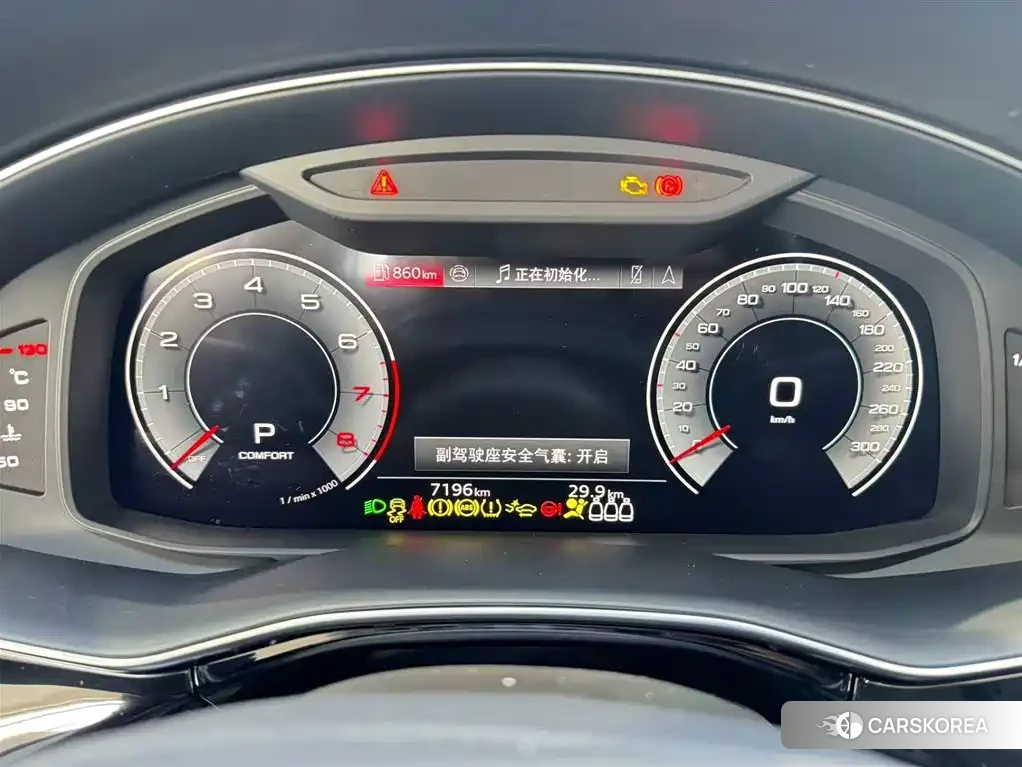 Audi Q8 2025 Черный из Китая