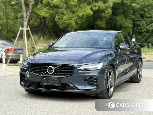 Volvo S60 PHEV 2022 Синий из Китая