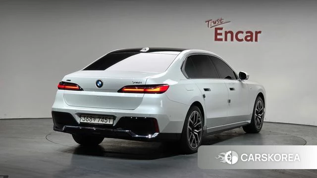 BMW 7 Series (G70) 2023 Белый из Кореи