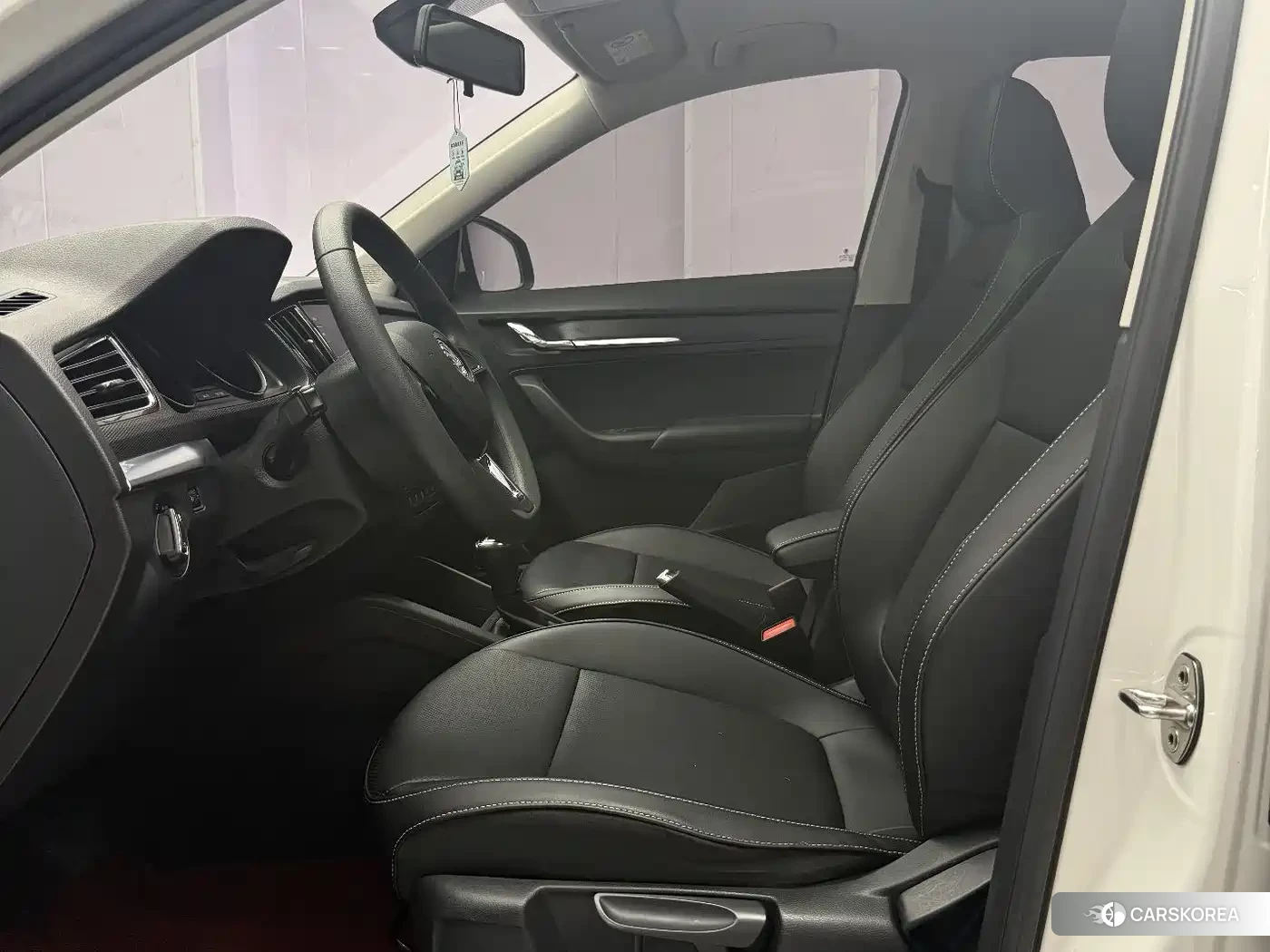 Skoda Komick 2022 Белый из Китая