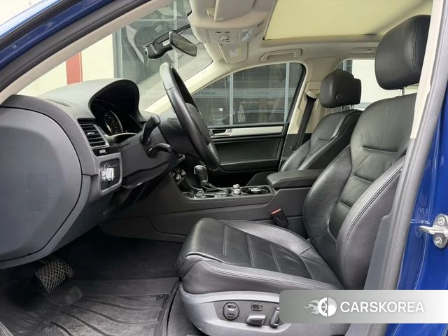 Volkswagen Touareg 2018 Синий из Китая