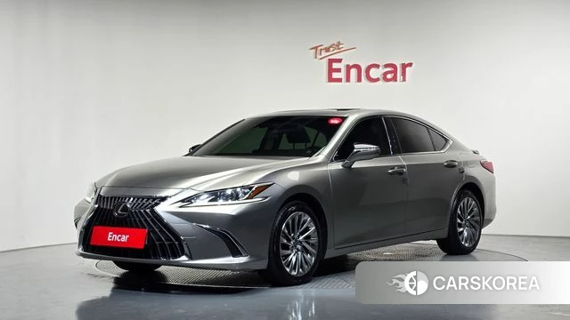 Lexus ES300h 7th generation 2023 Серебряный из Кореи