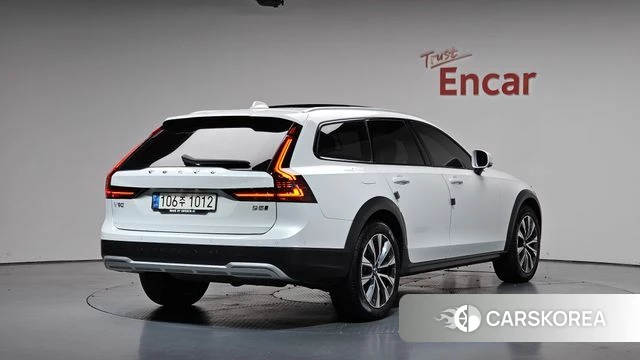 Volvo V90 Cross-Country 2021 Белый из Кореи