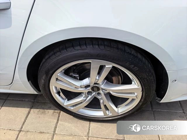 Audi A7L 2023 Белый из Китая