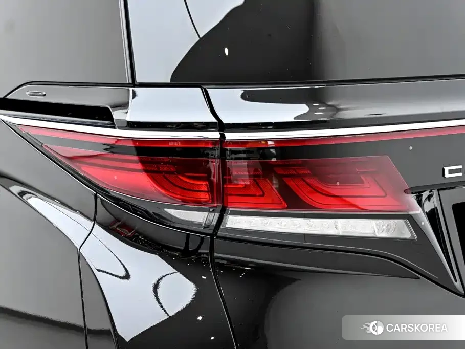 Toyota Vellfire 2023 Черный из Китая