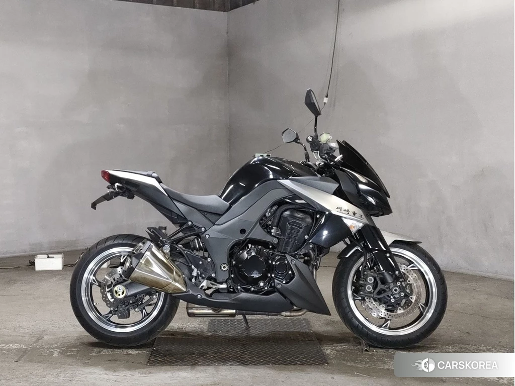 Проданный Kawasaki Z1000 2010 из Японии