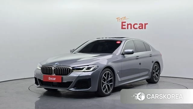 BMW 5 Series (G30) 2022 Серебристо-серый из Кореи