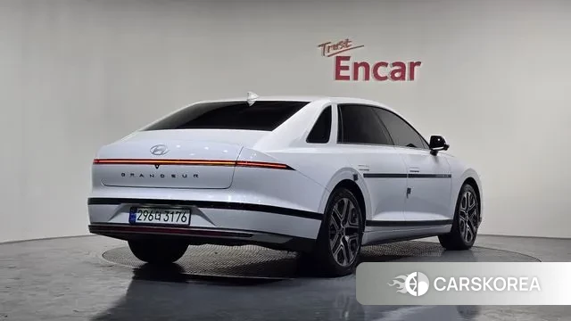 Hyundai Grandeur Hybrid (GN7) 2023 Белый из Кореи