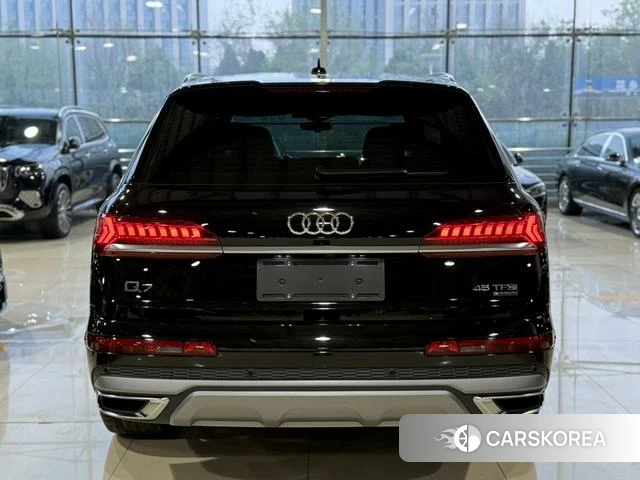 Audi Q7 2023 Черный из Китая