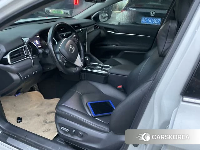 Toyota Camry 2021 Белый из Китая