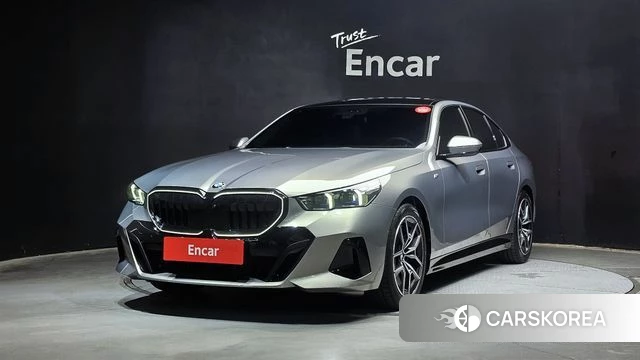 BMW 5 Series (G60) 2025 Серебристо-серый из Кореи