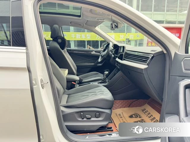Volkswagen Tiguan L PHEV 2023 Белый из Китая